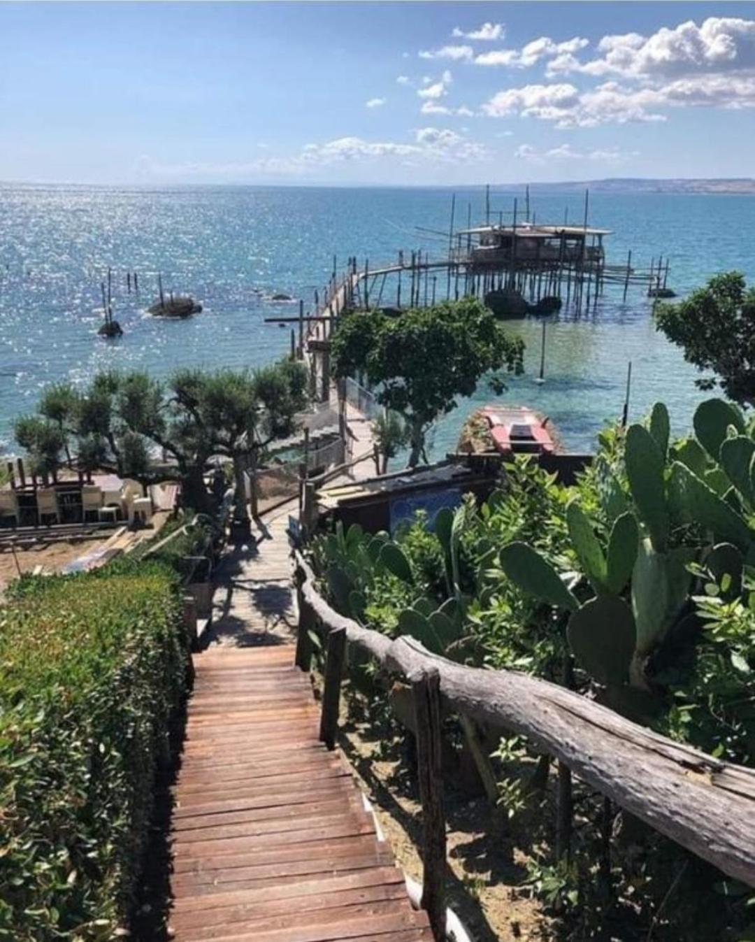 Вилла Oltre Confine Fronte Mare Марина-ди-Монтенеро Экстерьер фото