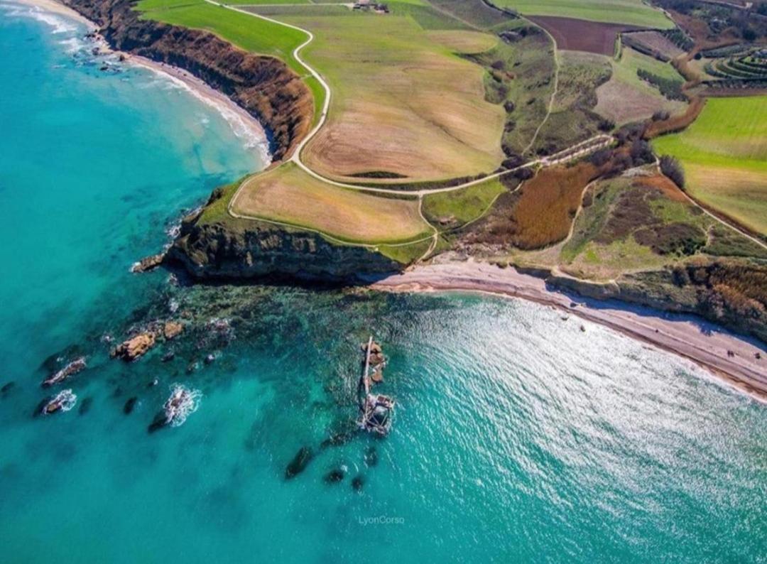 Вилла Oltre Confine Fronte Mare Марина-ди-Монтенеро Экстерьер фото