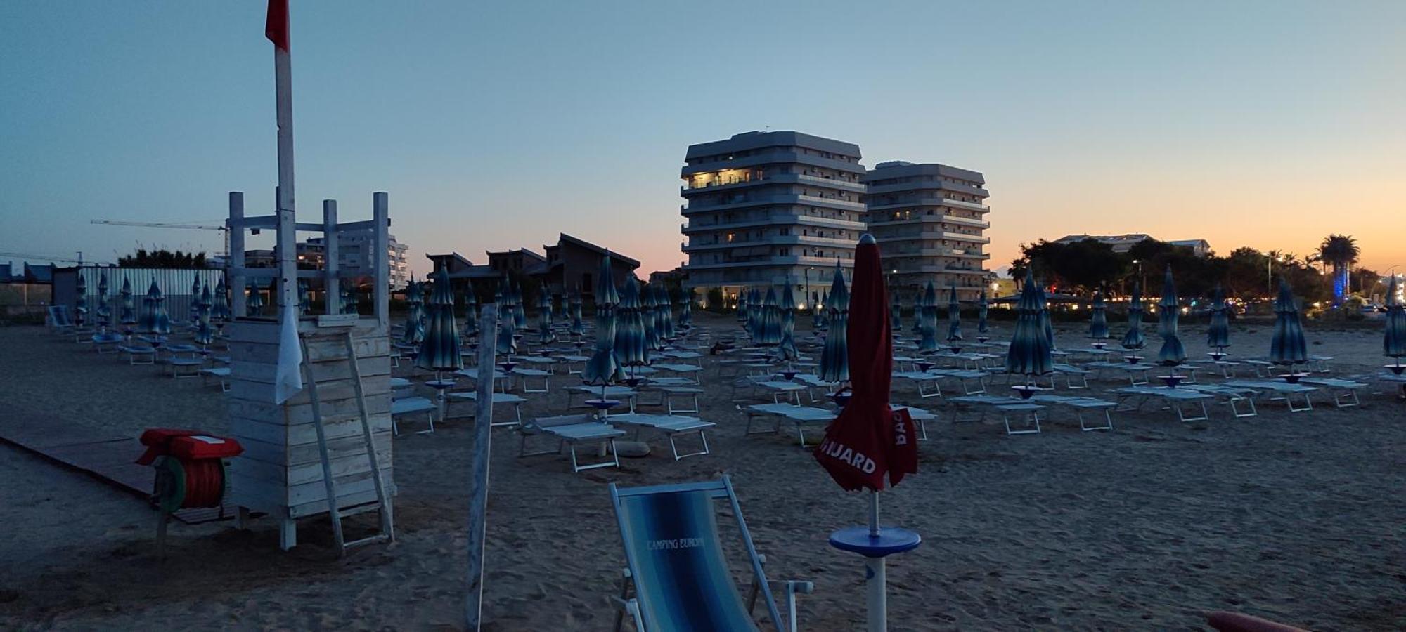 Вилла Oltre Confine Fronte Mare Марина-ди-Монтенеро Экстерьер фото