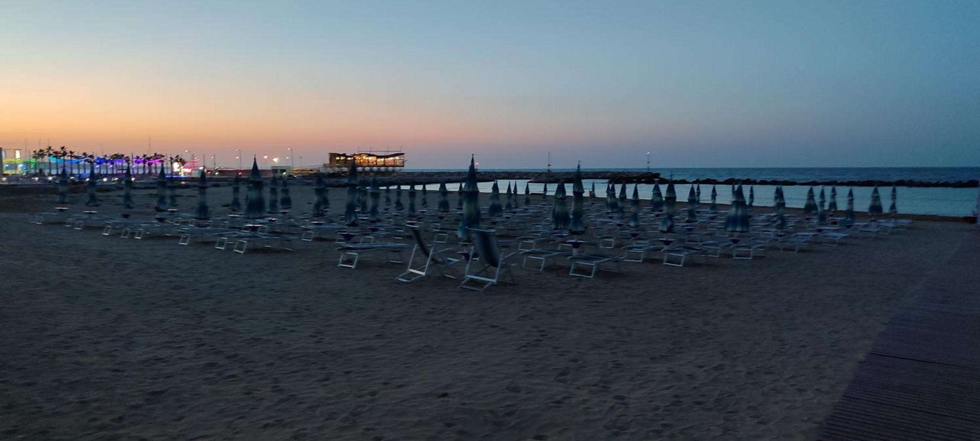 Вилла Oltre Confine Fronte Mare Марина-ди-Монтенеро Экстерьер фото